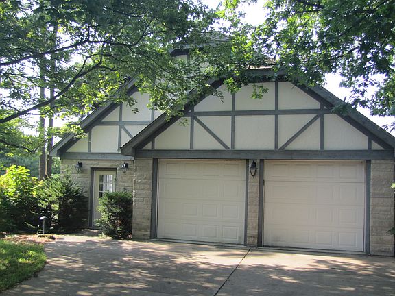 Detached Garage