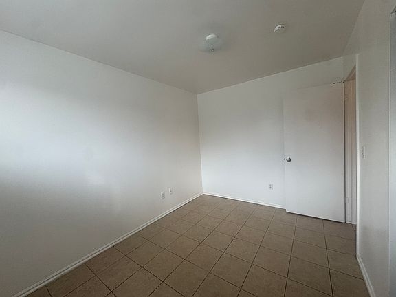4th image of 2530 S Parkcrest Dr