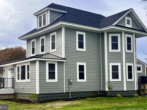 6258 Clark St, Chincoteague Island, VA 23336