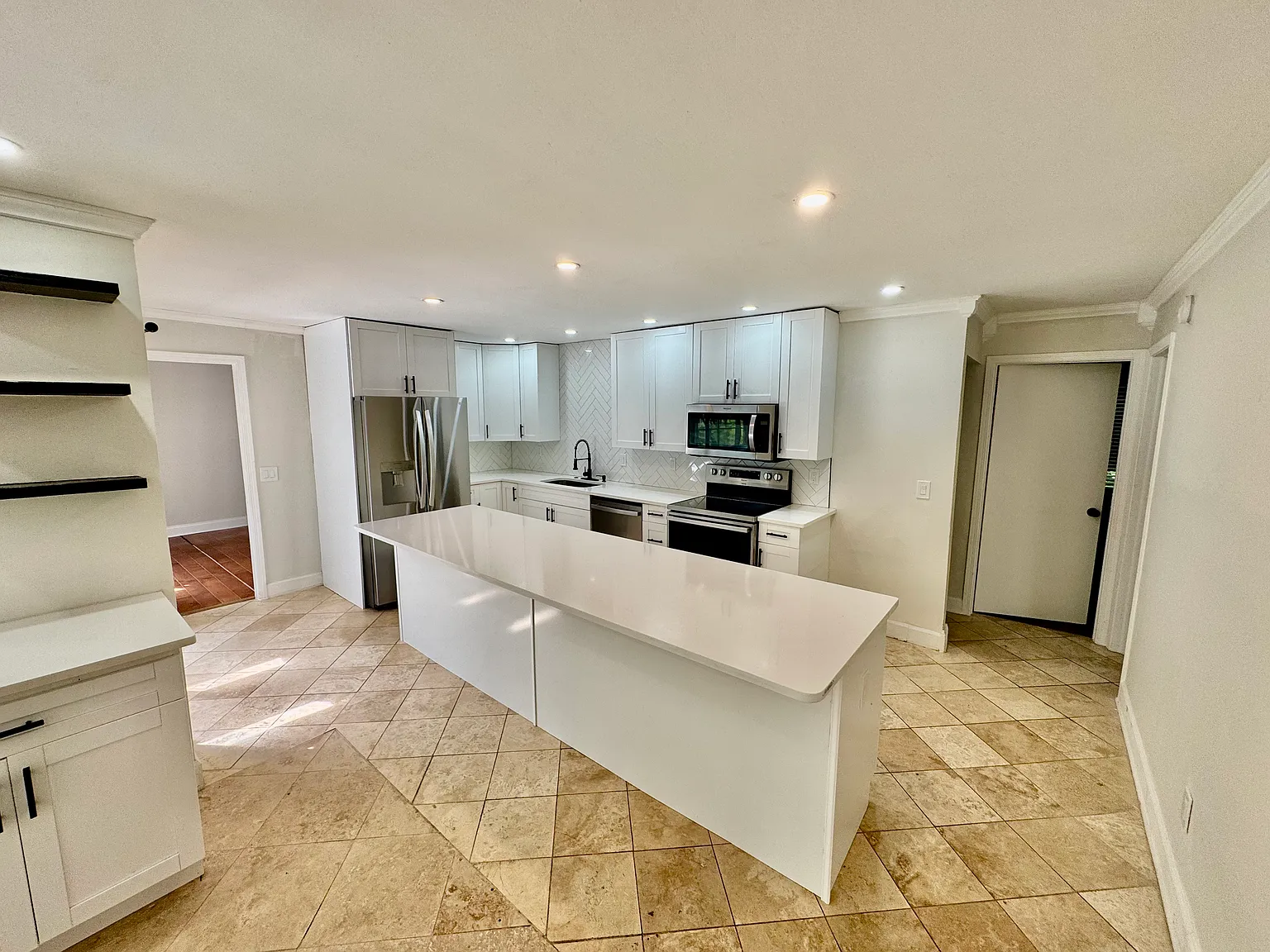 4 bed, 1650 sqft, $4,500 — Photo 3