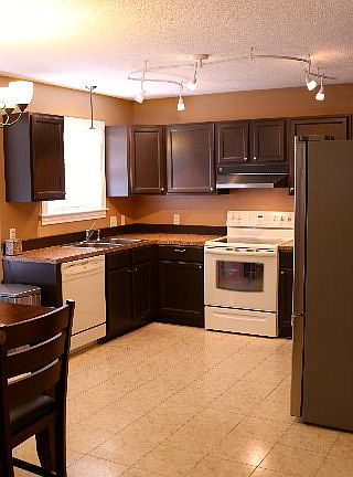 5th image of 105 Portsmouth Cir