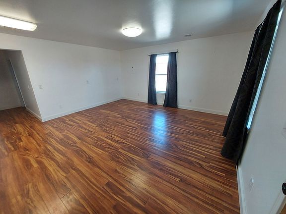 3rd image of 4576 Hill Rd