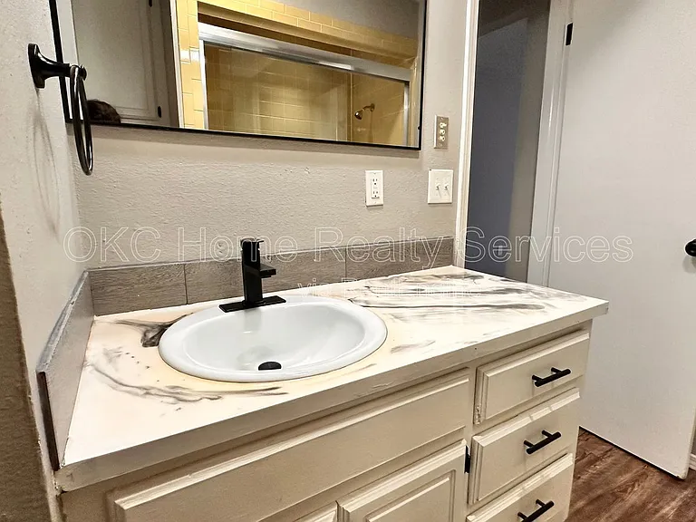 6713 Lyrewood Ln — Photo 17