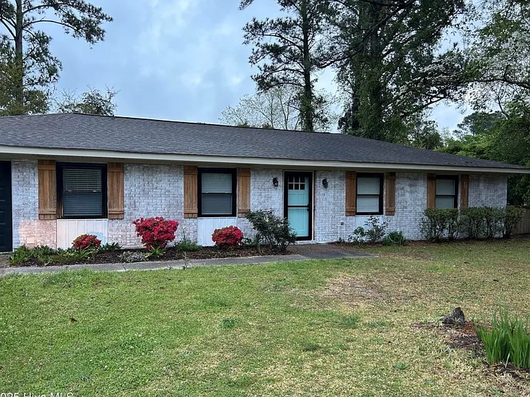 3414 Middle Sound Loop Rd — Photo 1