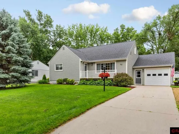 752 E Prince St, Lake Crystal, MN 56055