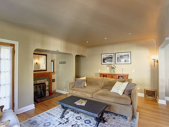 4th image of 1661 Krameria St