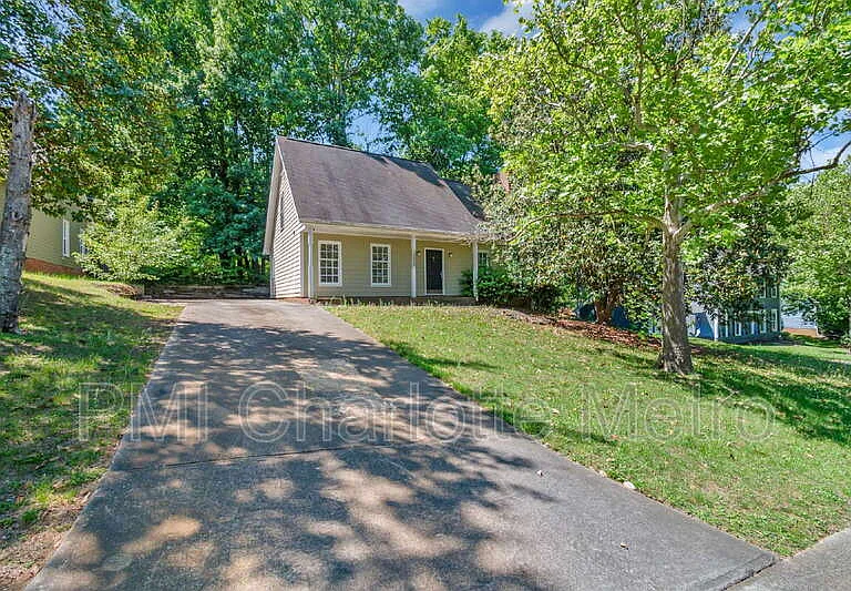 10800 Whittersham Dr — Photo 2