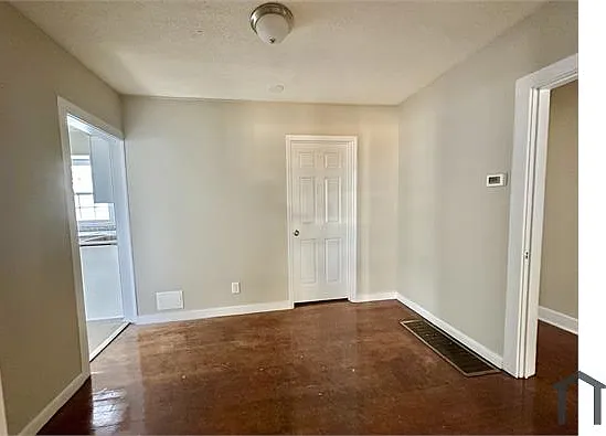 1037 47th St — Photo 3