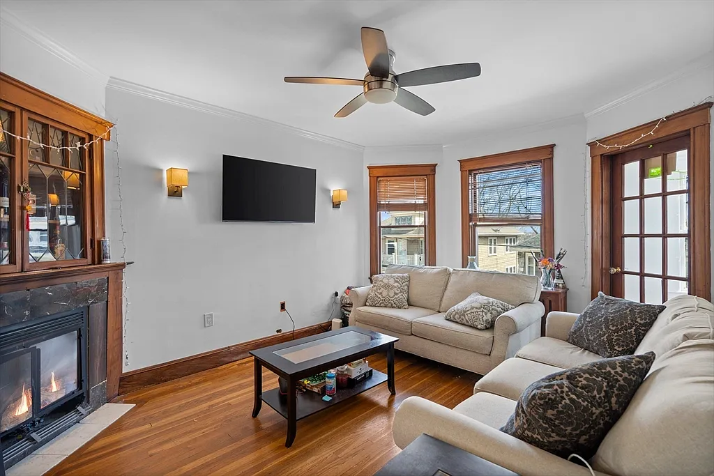 4 bed, 1800 sqft, $3,400 — Photo 1