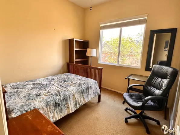 562 Cypress Hills Dr, Encinitas, CA 92024