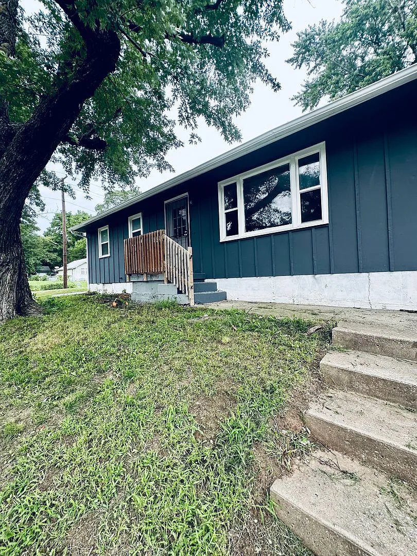 3 Bedroom 1 Bath Ranch Home For Rent — Photo 3