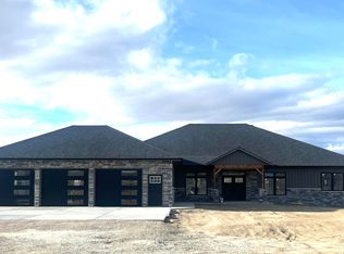 950 Spears Rd, Mills, WY 82644