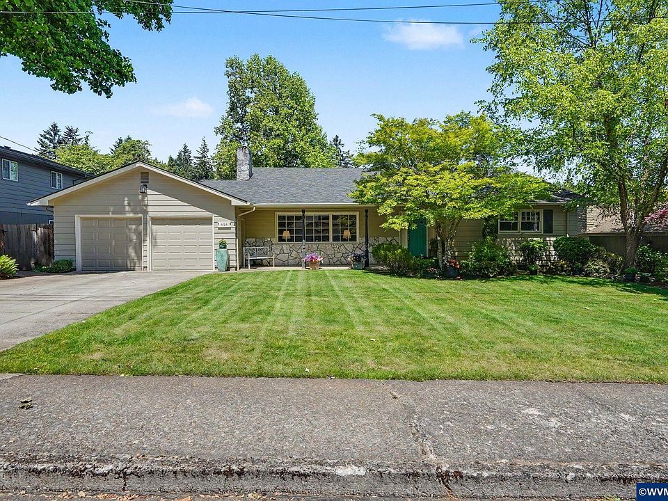 1st image of 695 Snow White Way SE