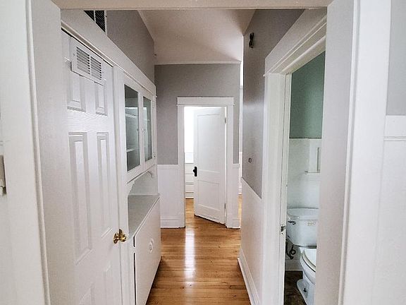5th image of 3404 W Lyndale St Floor 2