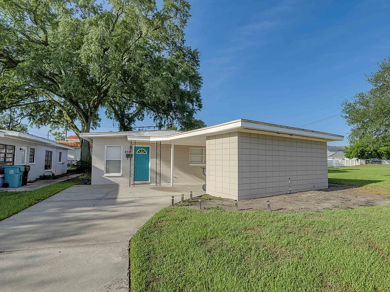 434 E Esther St — Photo 1