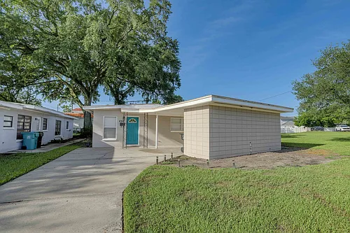 434 E Esther St Photo 1