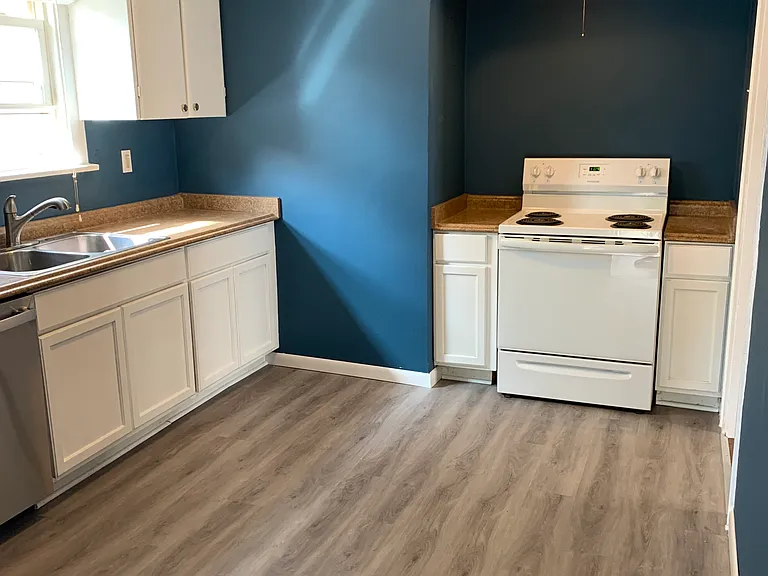 2074 Wyandotte Ave — Photo 5