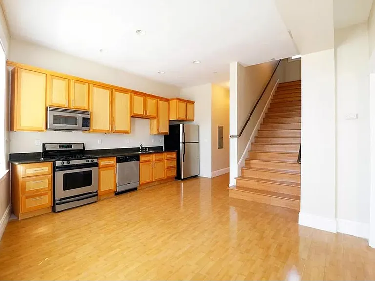 2597 Telegraph Ave #B — Photo 1