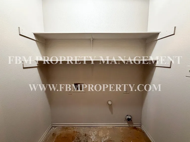 212 W Lamar St — Photo 8