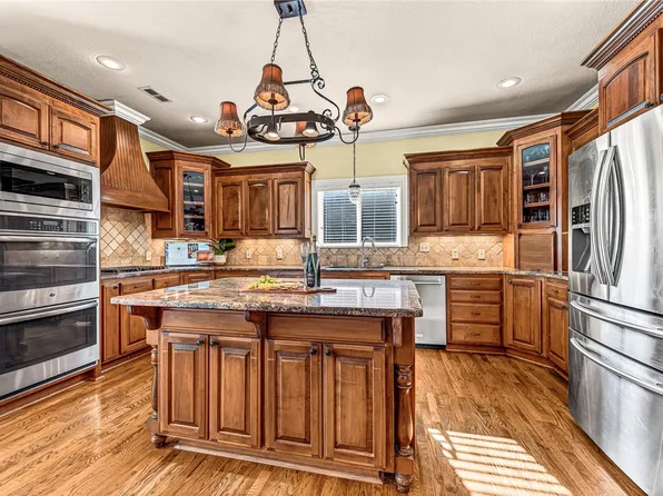 1406 NE Bluff Spring Ave, Bentonville, AR 72712