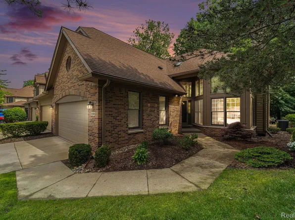5200 Royal Vale Ln, Dearborn, MI 48126