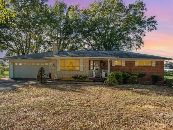 1580 W Cloaninger Ave, Statesville, NC 28625