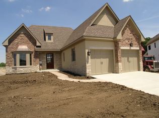 8050 Savoy Club Ct, Burr Ridge, IL 60527