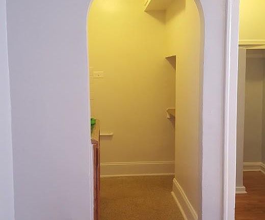 3rd image of 1528 W Pratt Blvd APT 207
