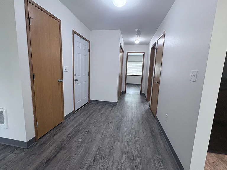 Park East & West Apartments — Photo 21