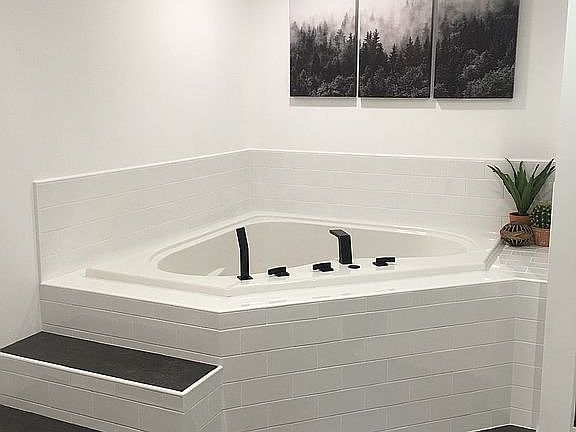 Master Bathroom Jacuzzi