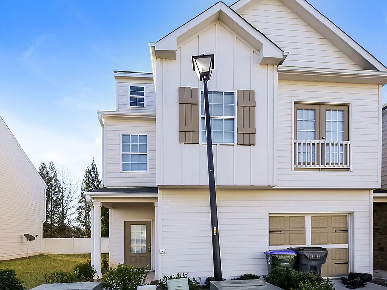 7 Madaline Ln — Photo 1