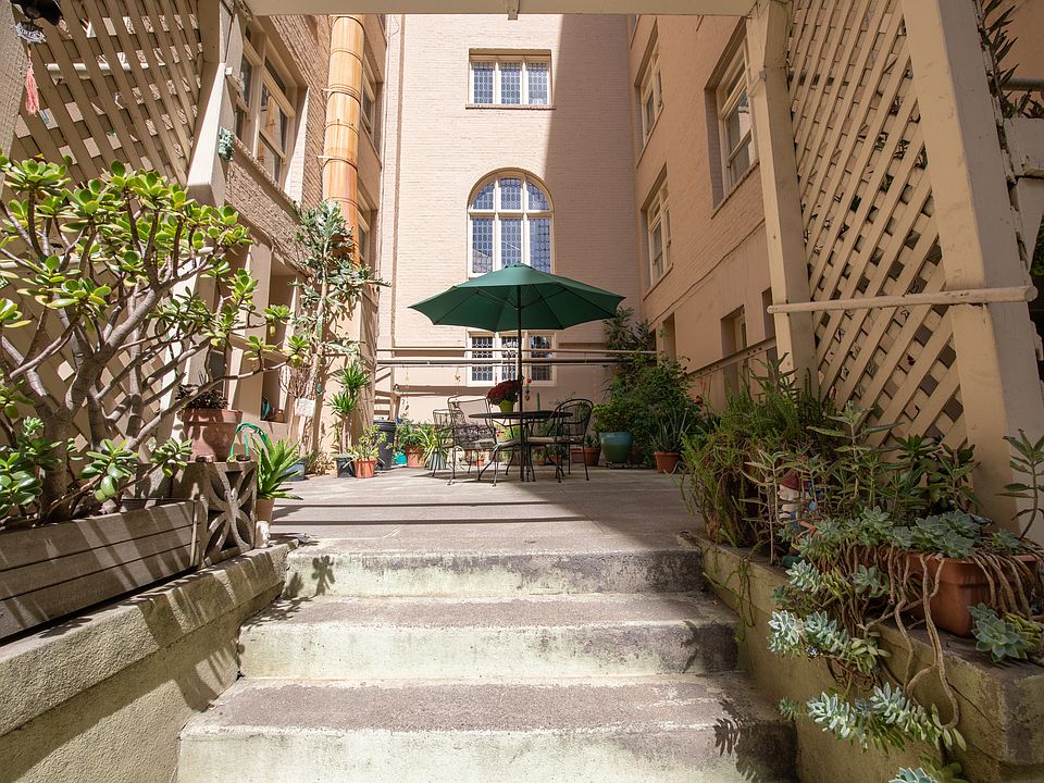 Building Photo 4