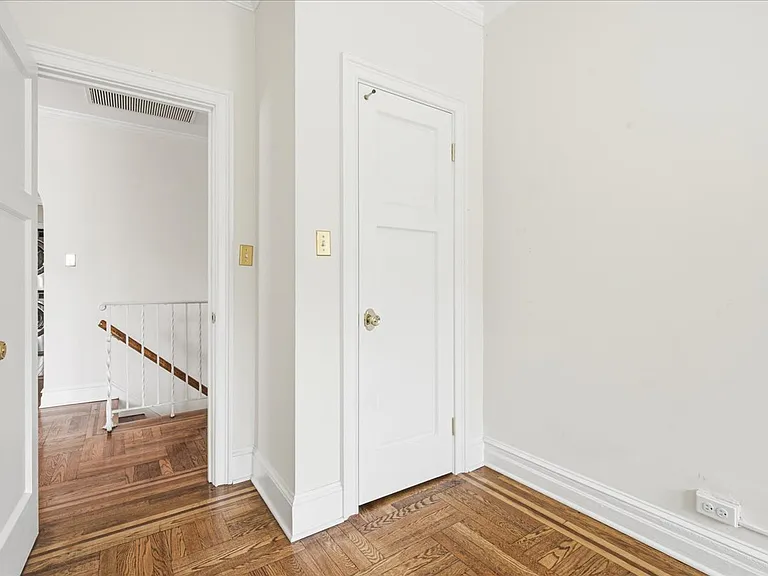 68-11 Clyde St #2 — Photo 17