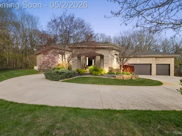 930 Bear Creek Ct, Rochester, MI 48306