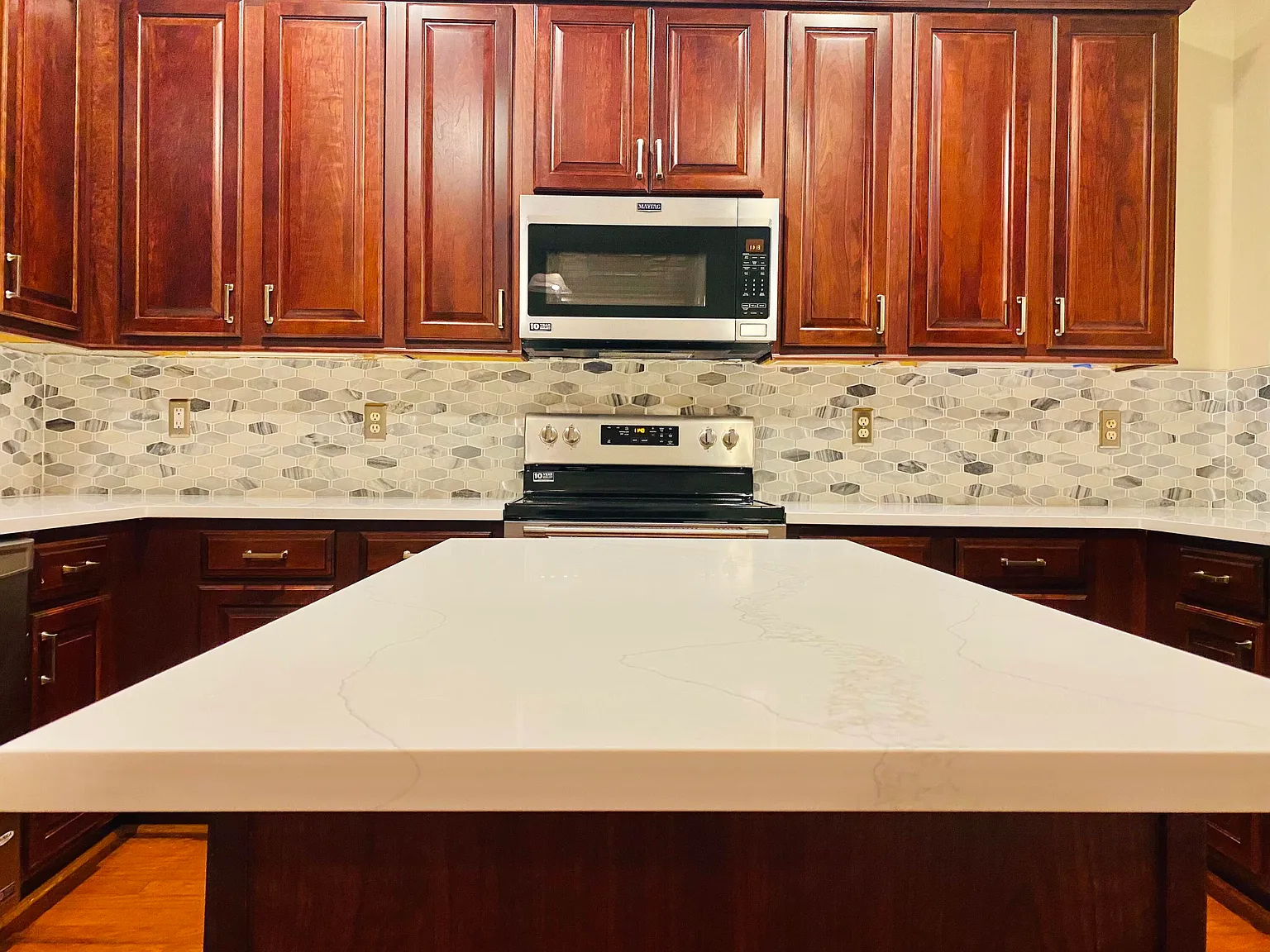 3 bed, 2.5 bath, 2310 sqft, $4,200 — Photo 3
