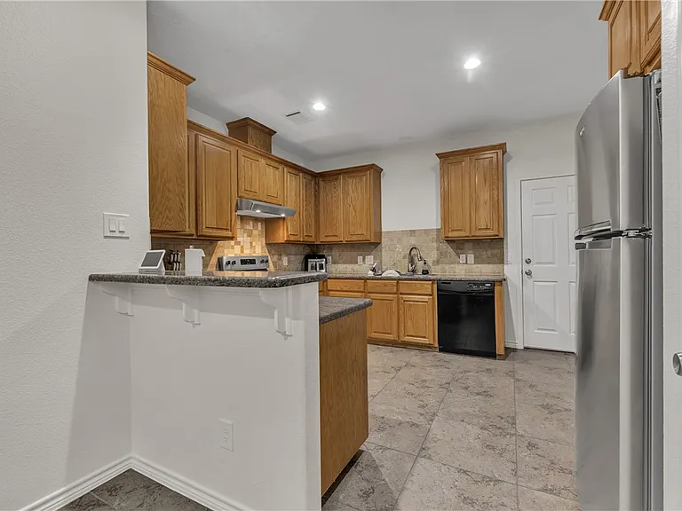 3800 Blackhawk Ln — Photo 8