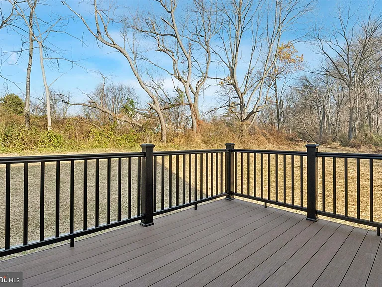 122 Silversmith Rd — Photo 30
