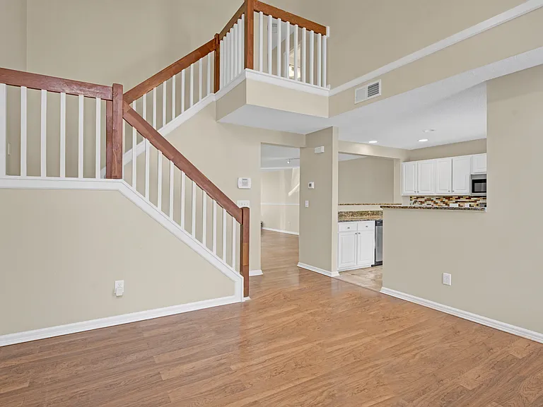 8772 Robinson Forest Dr — Photo 9