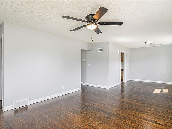5th image of 3547 Jackson Ave
