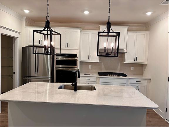 4th image of 508 Triple Crown Cir
