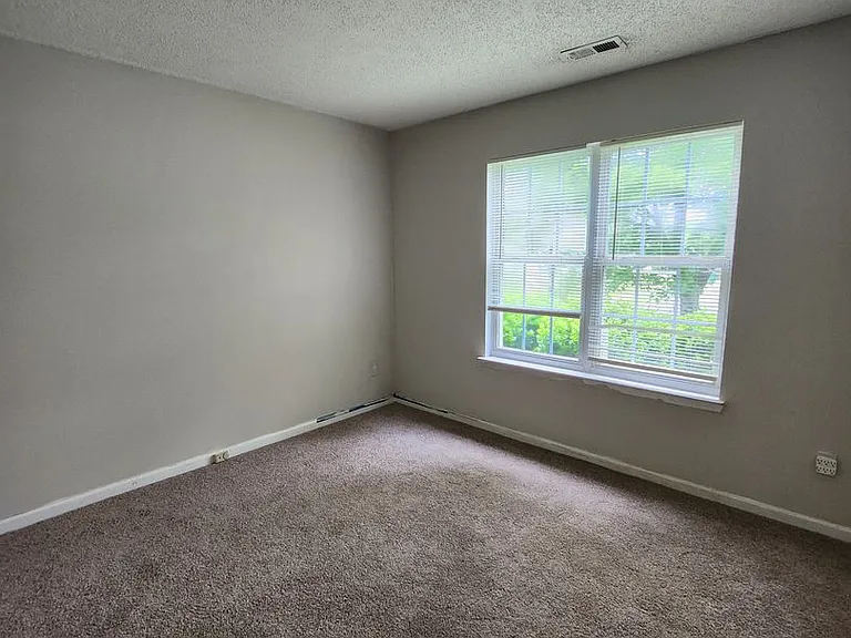 3000 Fairglen Rd — Photo 8
