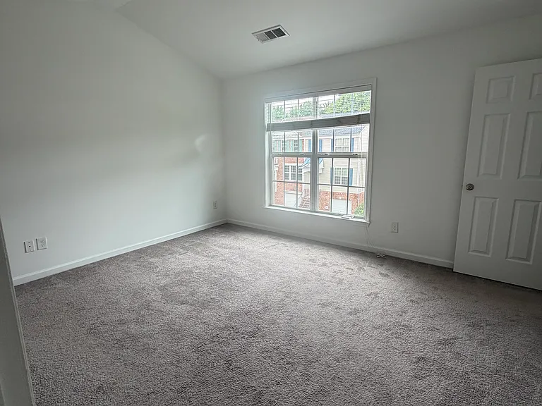 1377 Thornborough Dr — Photo 19