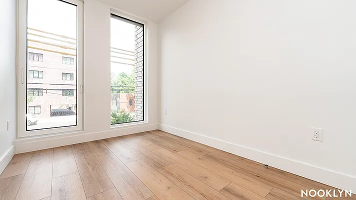 Bedroom, photo 1