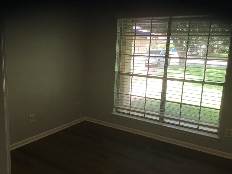 6501 Sunstrip Dr — Photo 2