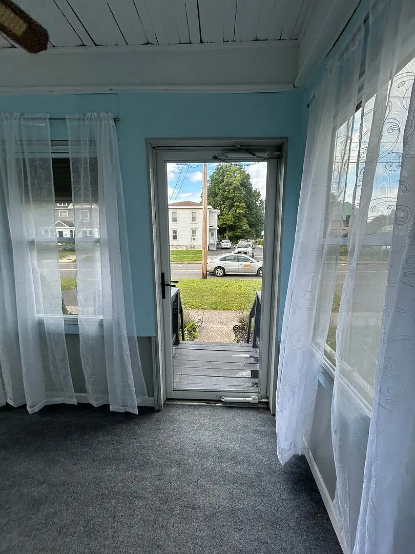 Exceptional 3 bdrm/1.5 ba Home!! Beautifully cared for! — Photo 3