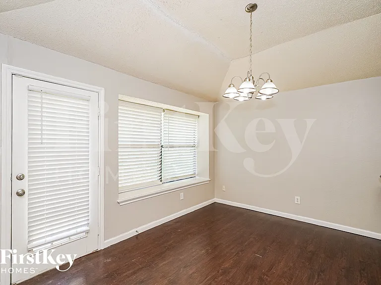 6476 Sudbury Way — Photo 5