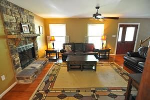 4th image of 4224 Bluebird Ln