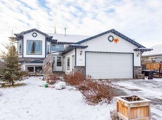 34 N Iron Wolf Rdg, Lacombe, AB T4L 2K2