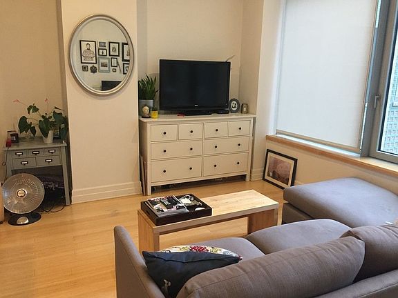 3rd image of 110 Livingston St APT 5N