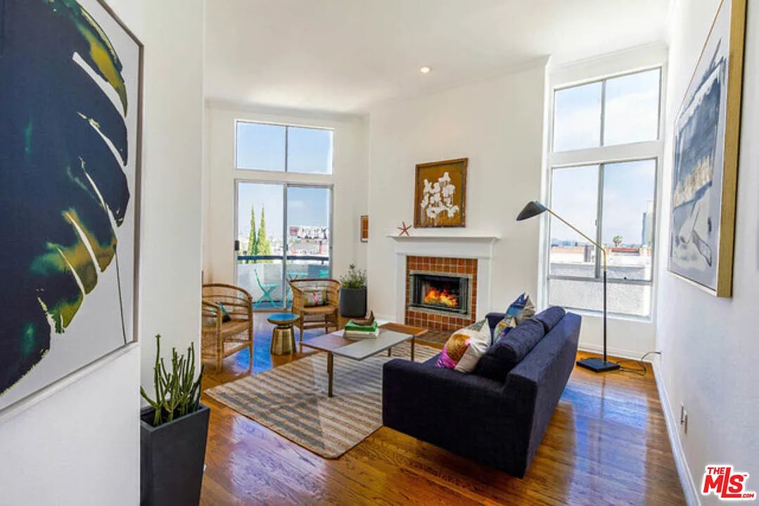 2 bed, 2.0 bath, 1280 sqft, $3,900 — Photo 4